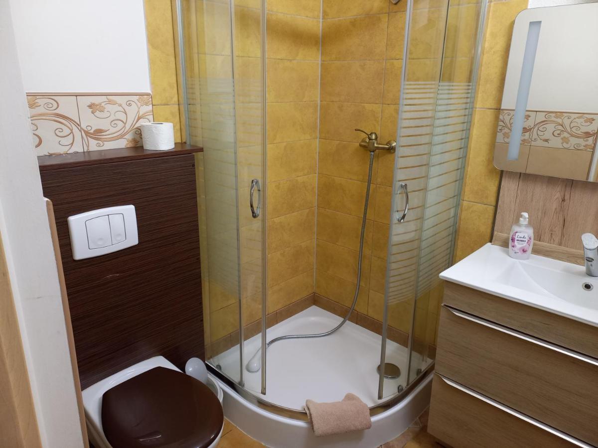Pokoje Goscinne Jaga Kielce Exterior foto